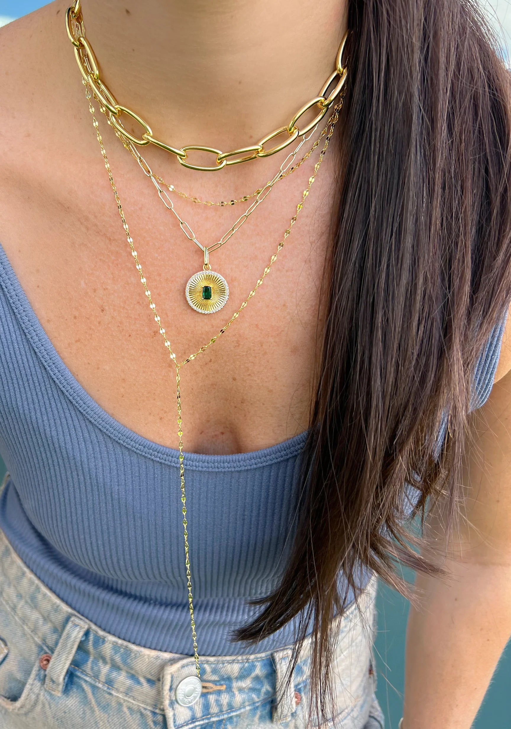FLUTED DISK STONE CHARM